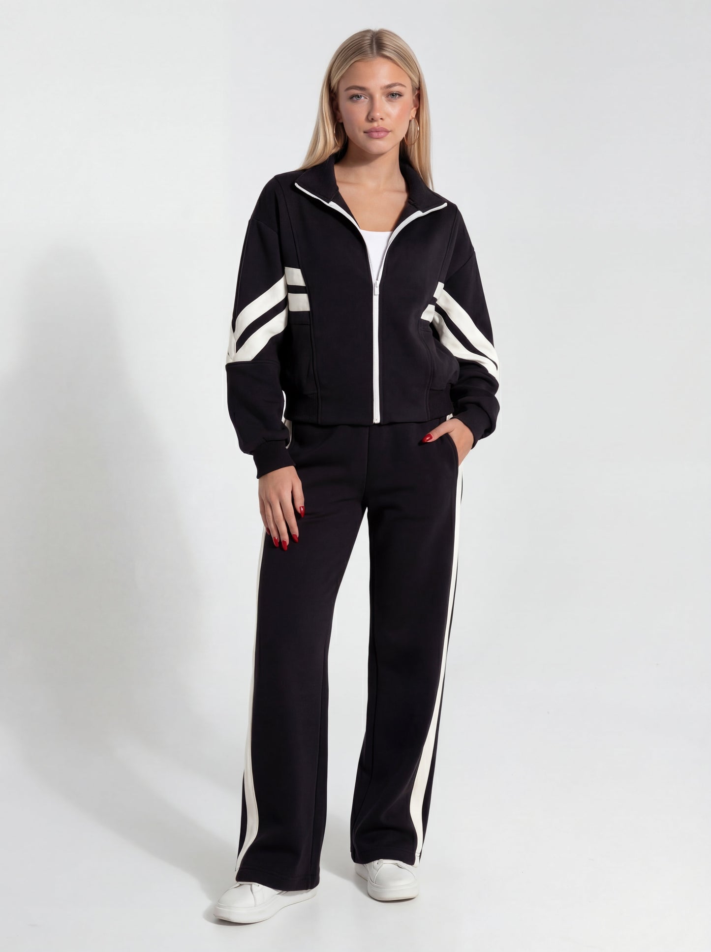 MartaGarciaGarcia | VELMORA Conjunto Deportivo Luxe Stripes